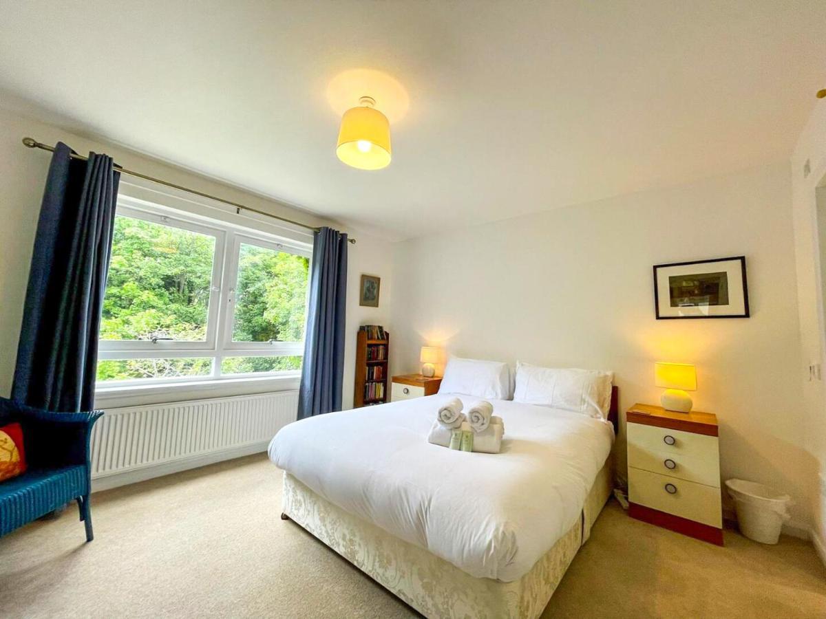 Suburban Bliss In Desirable Trinity, Free Parking Holiday home
