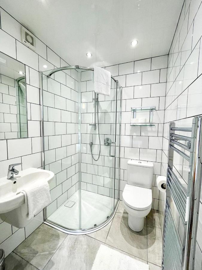 Suburban Bliss In Desirable Trinity, Free Parking *