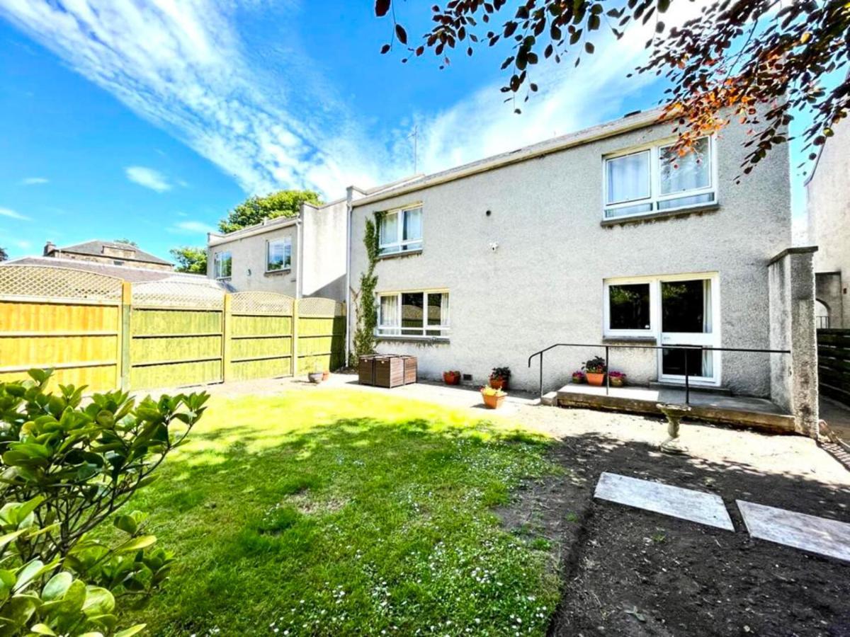 Suburban Bliss In Desirable Trinity, Free Parking Holiday home Edinburgh