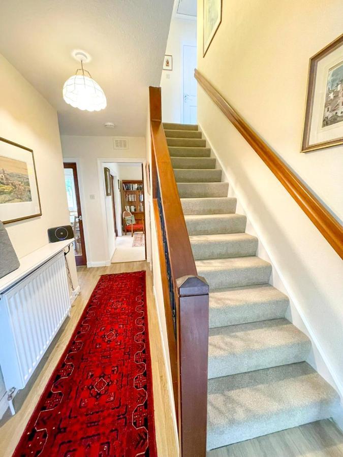 Suburban Bliss In Desirable Trinity, Free Parking *