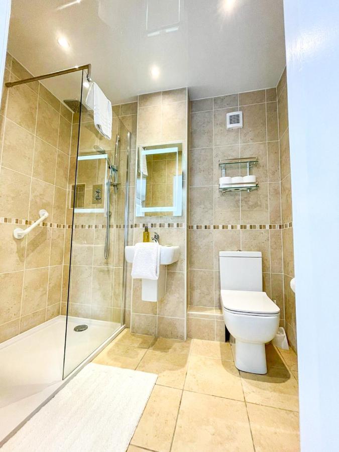 Suburban Bliss In Desirable Trinity, Free Parking Holiday home *