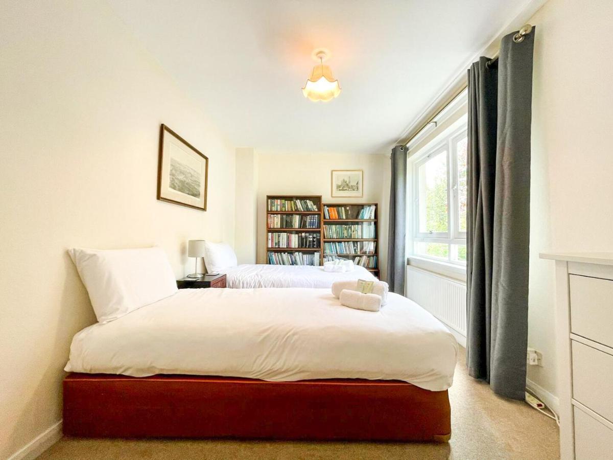 Suburban Bliss In Desirable Trinity, Free Parking