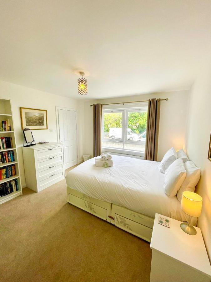 Suburban Bliss In Desirable Trinity, Free Parking Holiday home Edinburgh