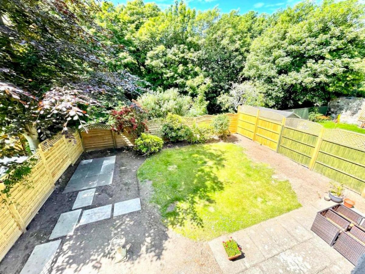 Suburban Bliss In Desirable Trinity, Free Parking Holiday home Edinburgh