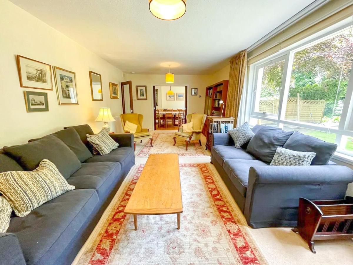 Suburban Bliss In Desirable Trinity, Free Parking