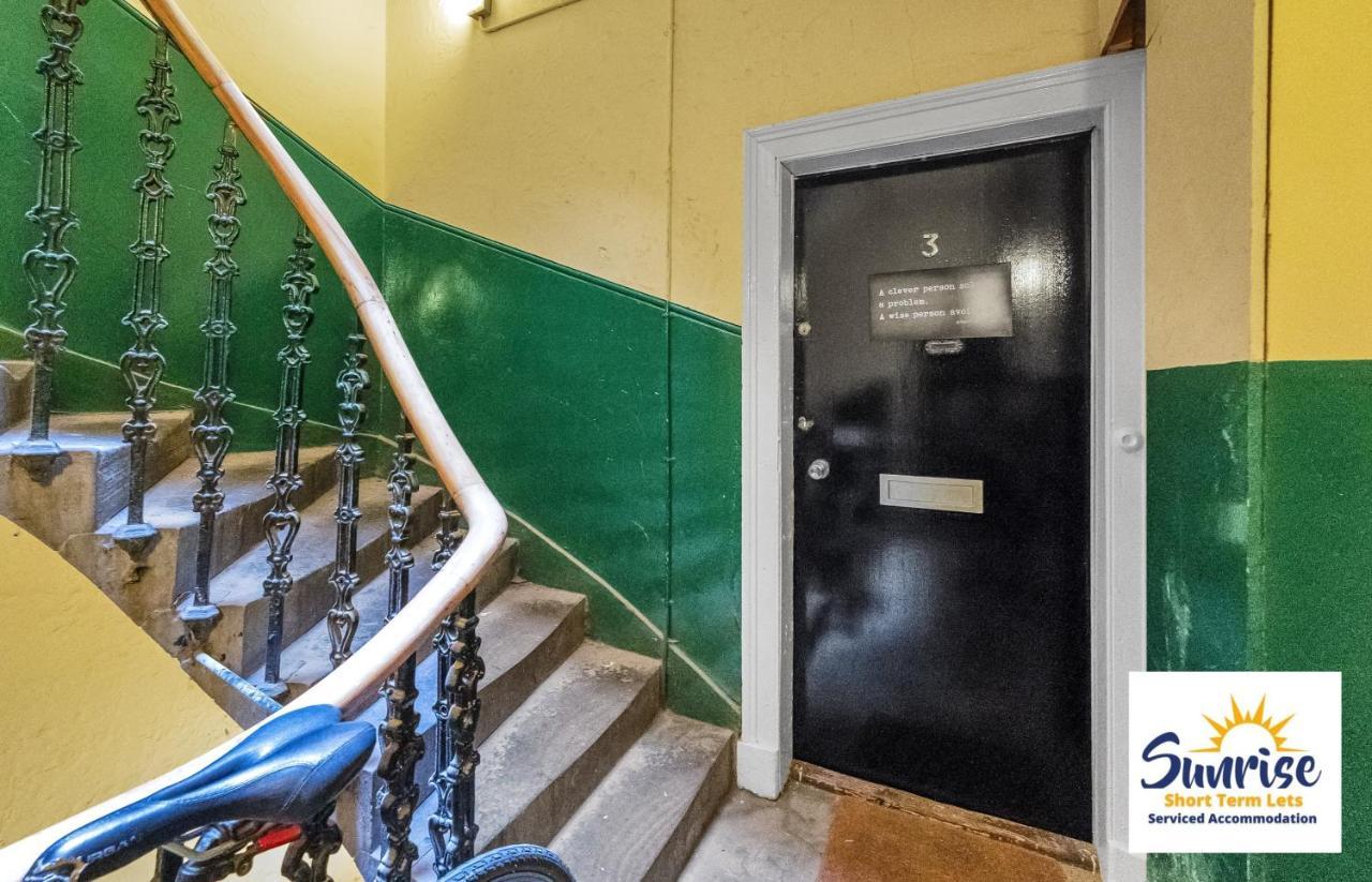 Leith Walk, Is 3 Rooms, King Beds With Tvs, Central Location, Albert Place, Wifi, Sleeps 6, Great For Contractors, Business, Relocation, Groups, Long Stays Welcome, Weekly Or Monthly, Just Ask Sunriseshortlets