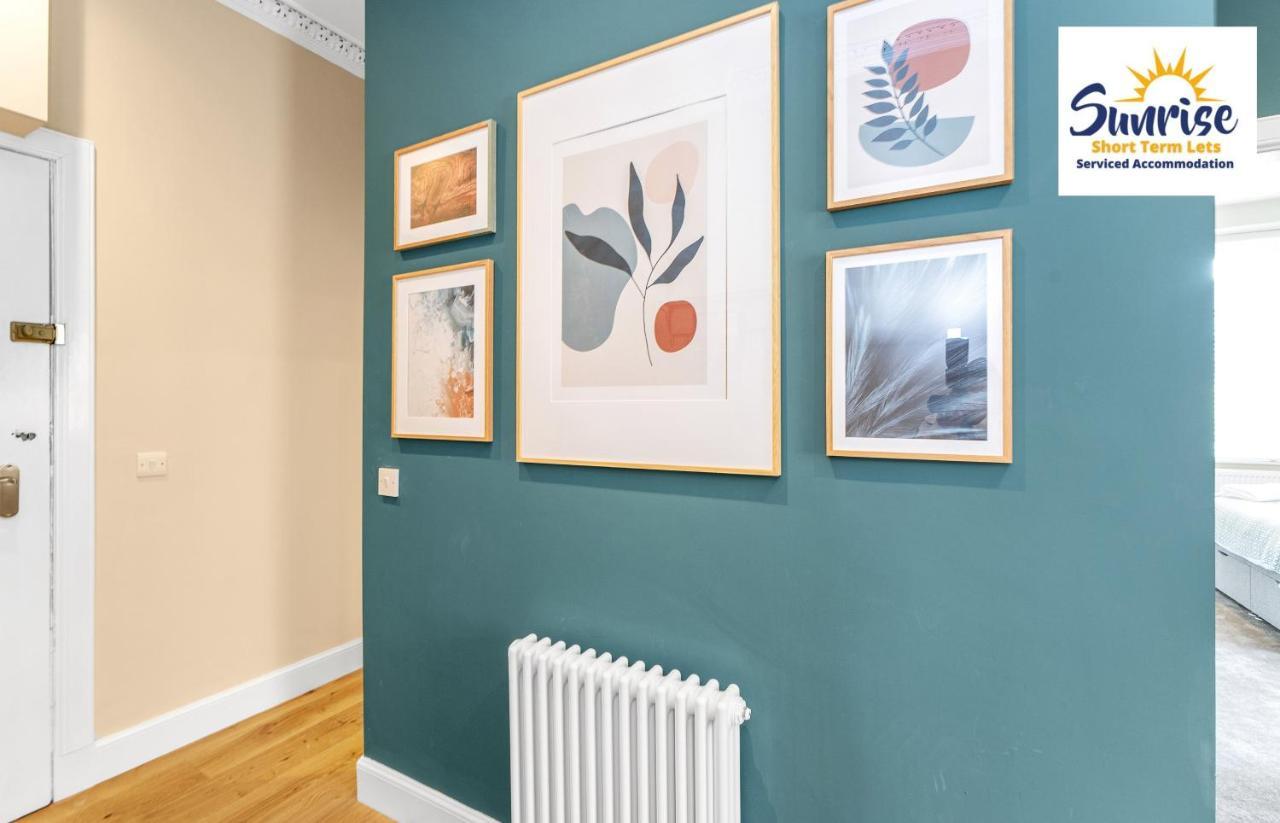 Leith Walk, Is 3 Rooms, King Beds With Tvs, Central Location, Albert Place, Wifi, Sleeps 6, Great For Contractors, Business, Relocation, Groups, Long Stays Welcome, Weekly Or Monthly, Just Ask Sunriseshortlets
