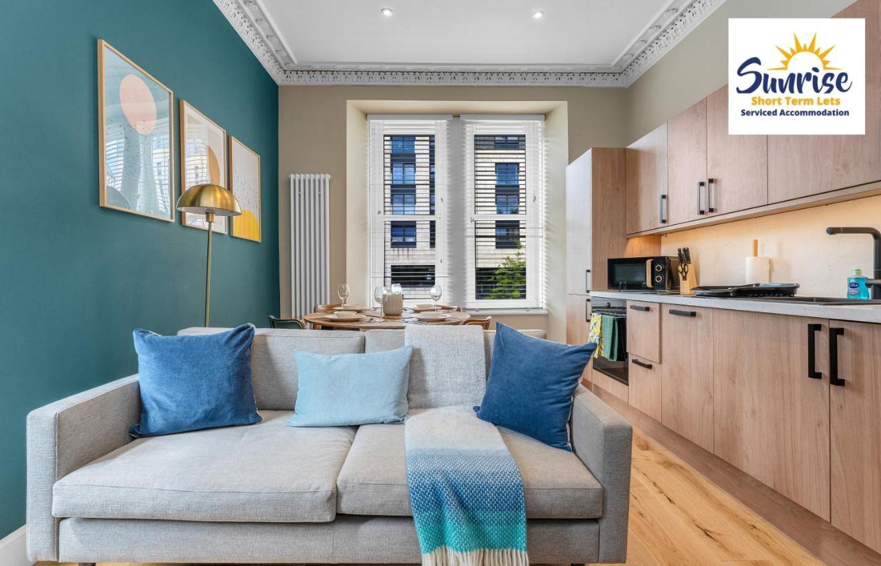 Leith Walk, Is 3 Rooms, King Beds With Tvs, Central Location, Albert Place, Wifi, Sleeps 6, Great For Contractors, Business, Relocation, Groups, Long Stays Welcome, Weekly Or Monthly, Just Ask Sunriseshortlets Apartment *