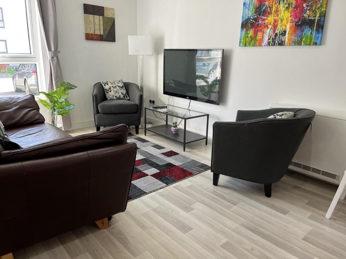 Bright 2 Bedroom - Apartment