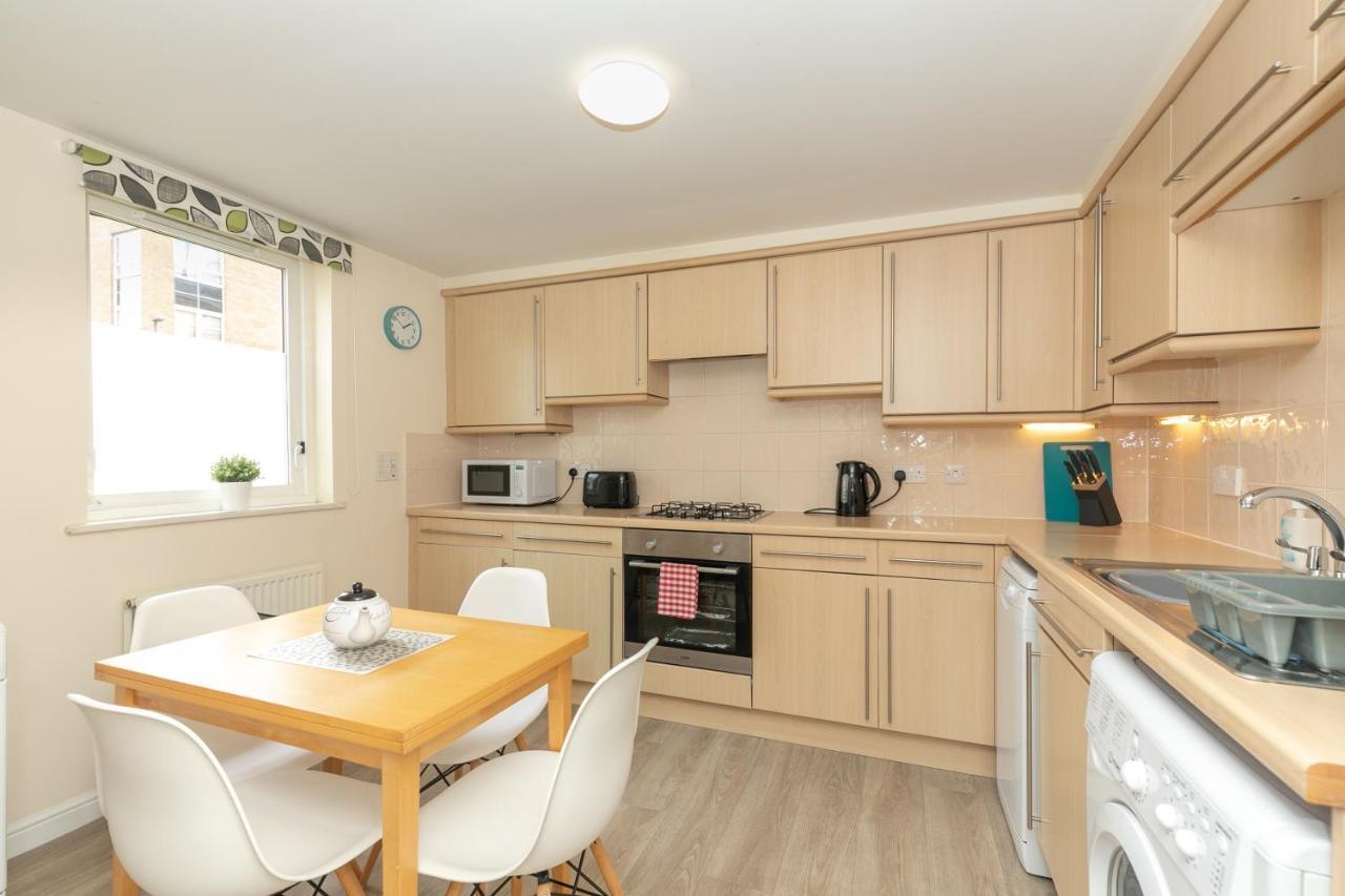 Dicksonfield Quiet Central Family Apartment With Parking Edinburgh