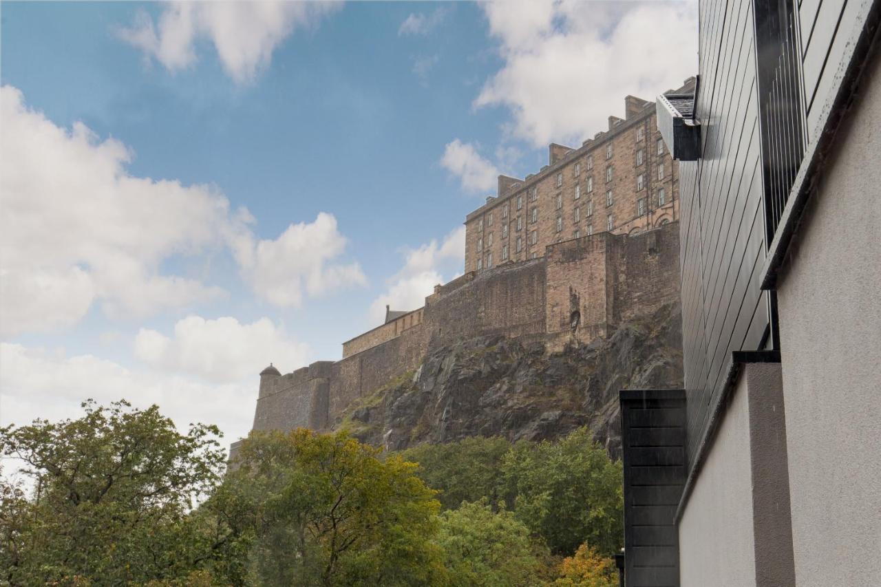 Sophisticated Studio For 2 W/ Edin Castle Views *