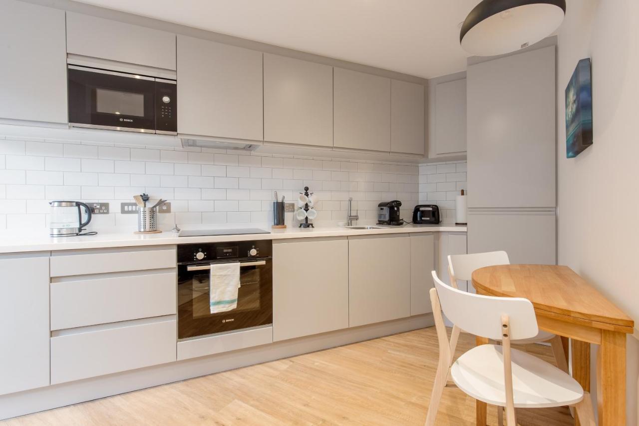 Sophisticated Studio For 2 W/ Edin Castle Views