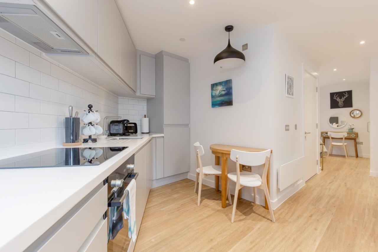Sophisticated Studio For 2 W/ Edin Castle Views Apartment Edinburgh