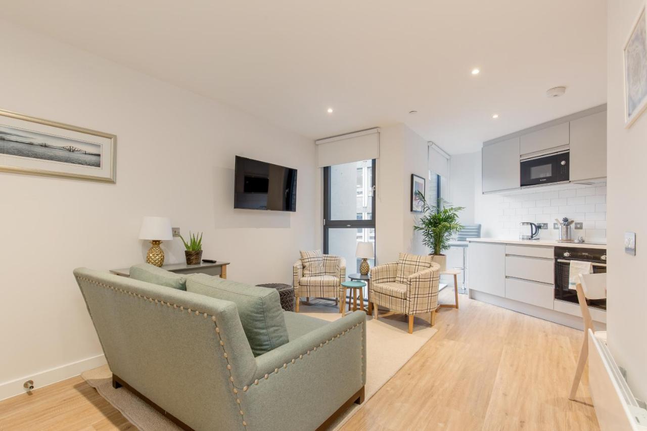 Sophisticated Studio For 2 W/ Edin Castle Views Edinburgh