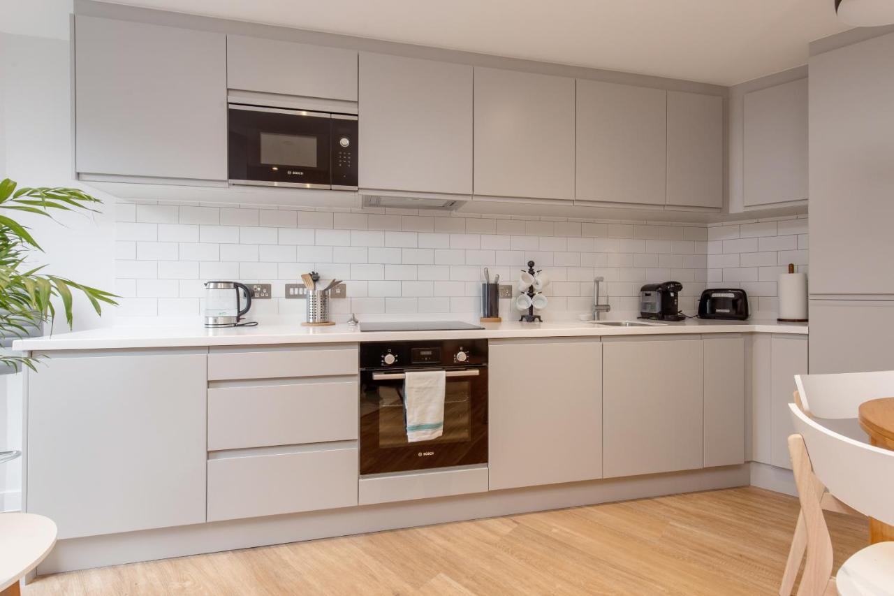 Sophisticated Studio For 2 W/ Edin Castle Views *