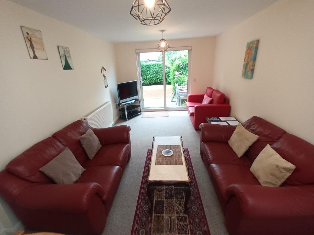 Modern With Free Parking And Private Garden EDI