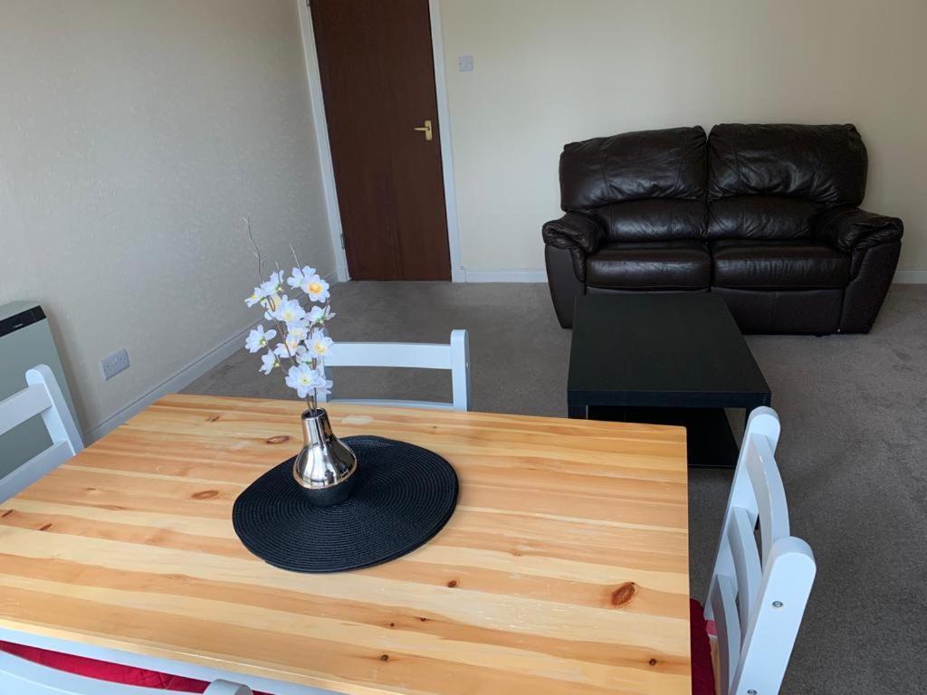 Apartment 2 Bedroom *