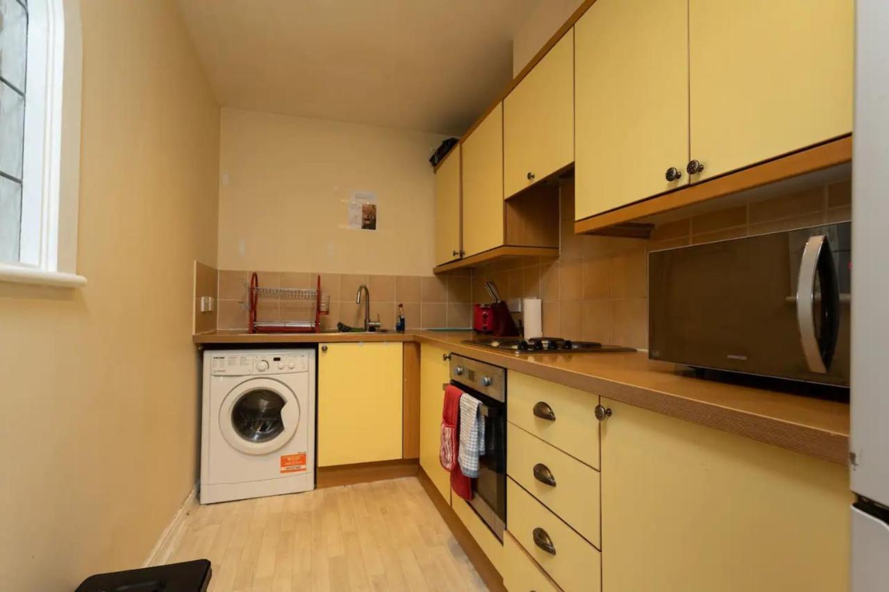 Stylish 2 Bedroom Near The Centre Apartment Edinburgh