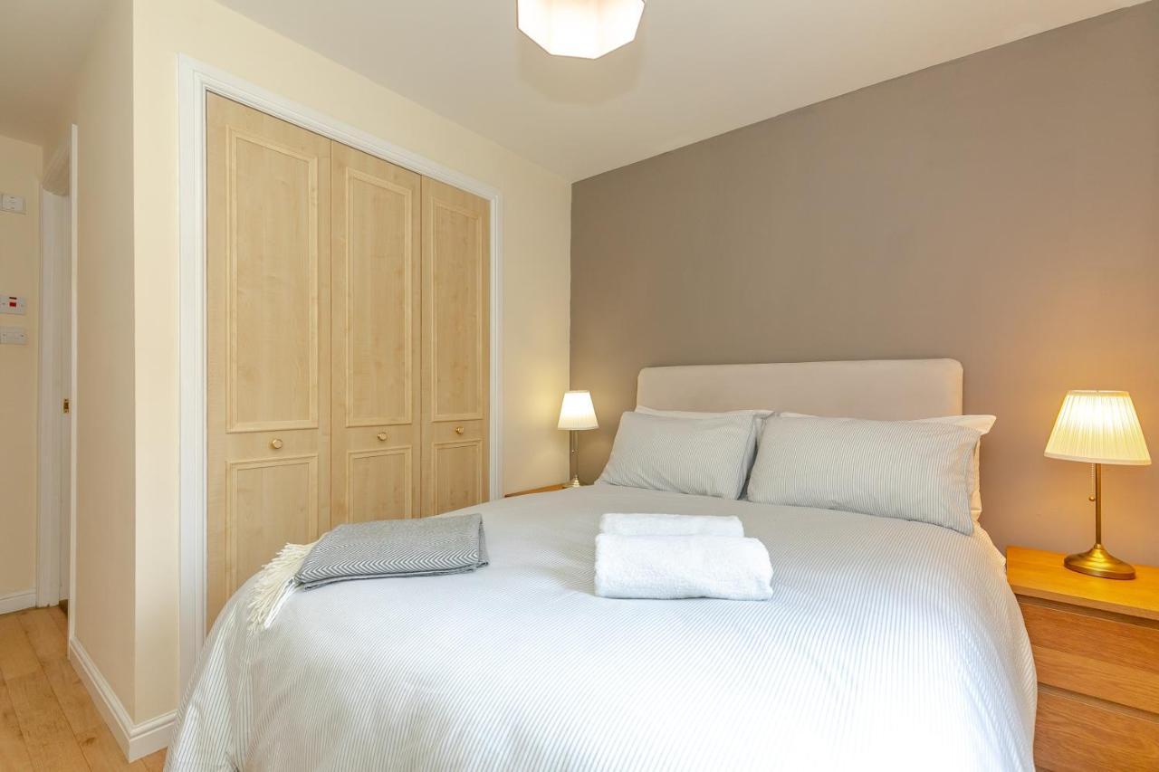 Dicksonfield Quiet Central Family Apartment With Parking *