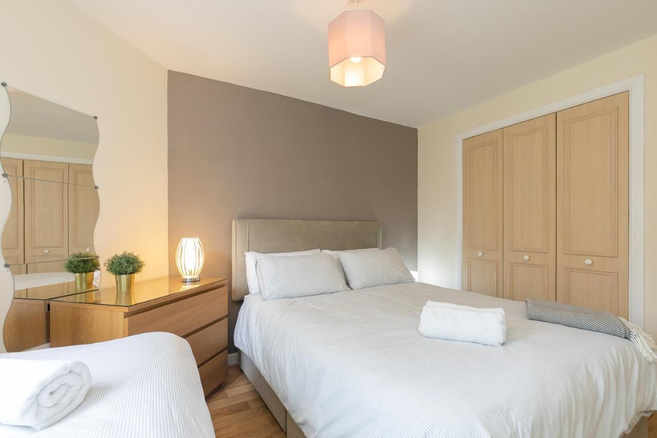 Dicksonfield Quiet Central Family Apartment With Parking Apartment