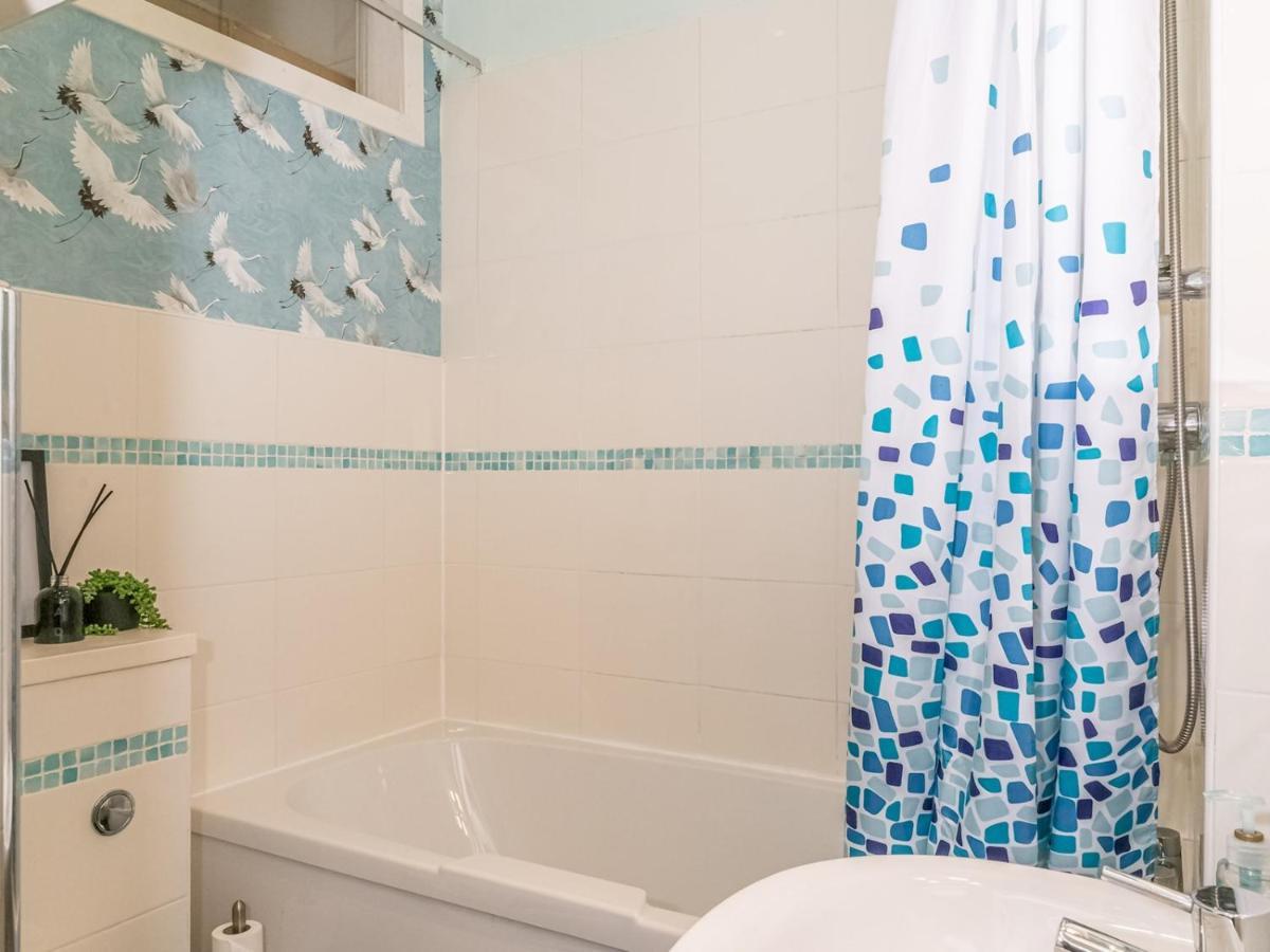 Pass The Keys Superb 1 Bed Flat In Traditional Victorian Building *
