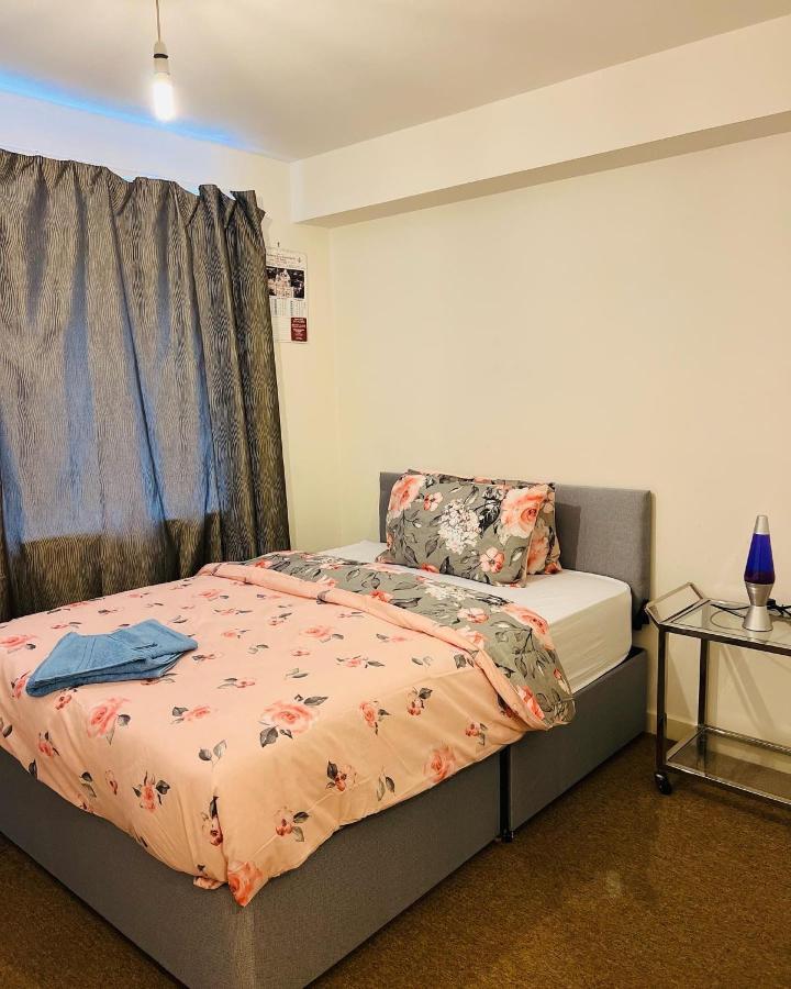 Modern 2bed 2bath Ground Floor Apartment *