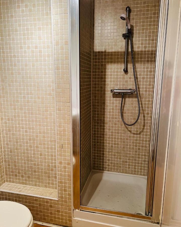 Modern 2bed 2bath Ground Floor Apartment *