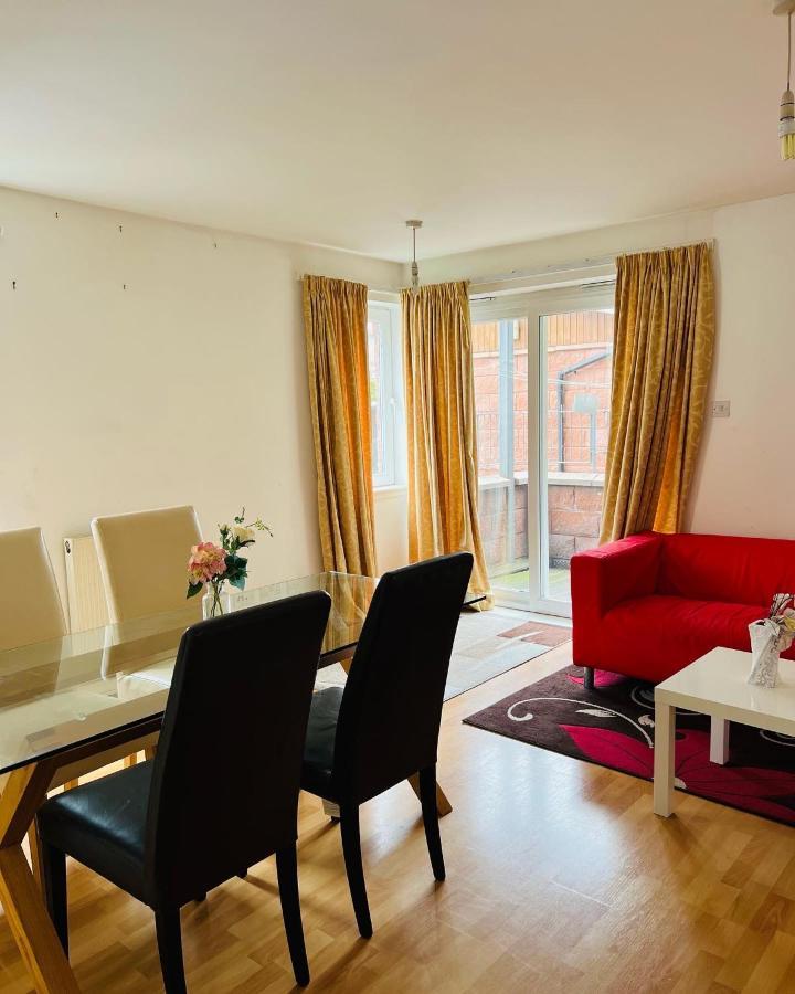 Modern 2bed 2bath Ground Floor Apartment *