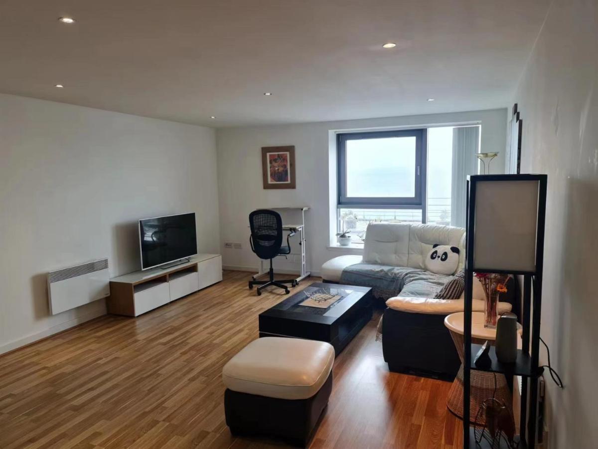 Stunning Waterfront Western Harbour Apartment Edinburgh