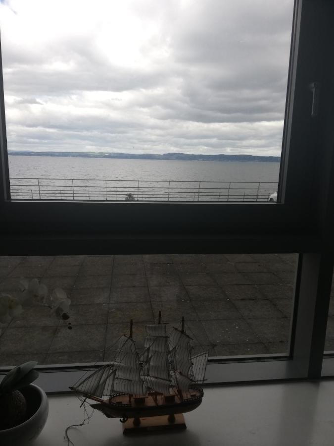 Stunning Waterfront Western Harbour Apartment Edinburgh