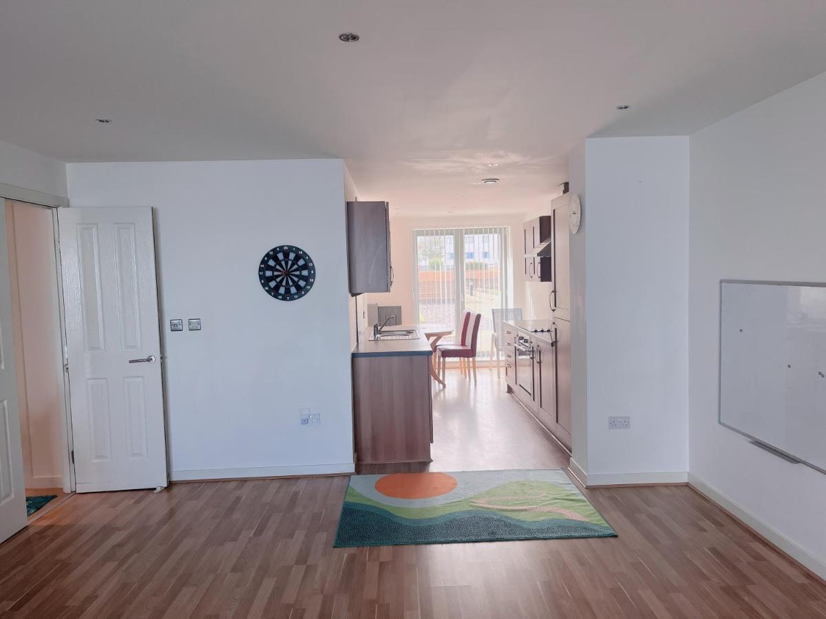 Stunning Waterfront Western Harbour Apartment *