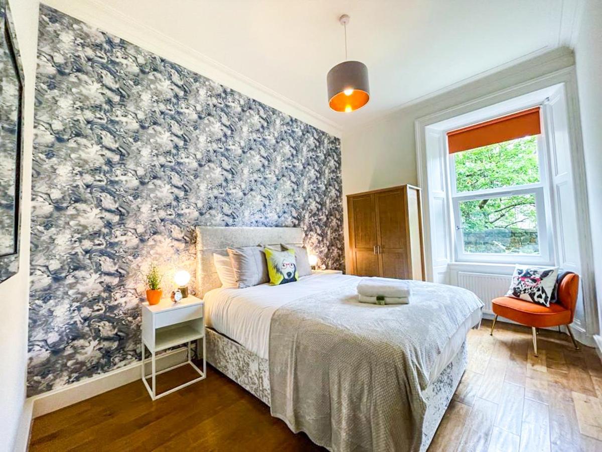 Desirable 2 Bed Near Castle Edinburgh