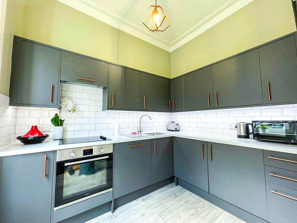 Desirable 2 Bed Near Castle Apartment