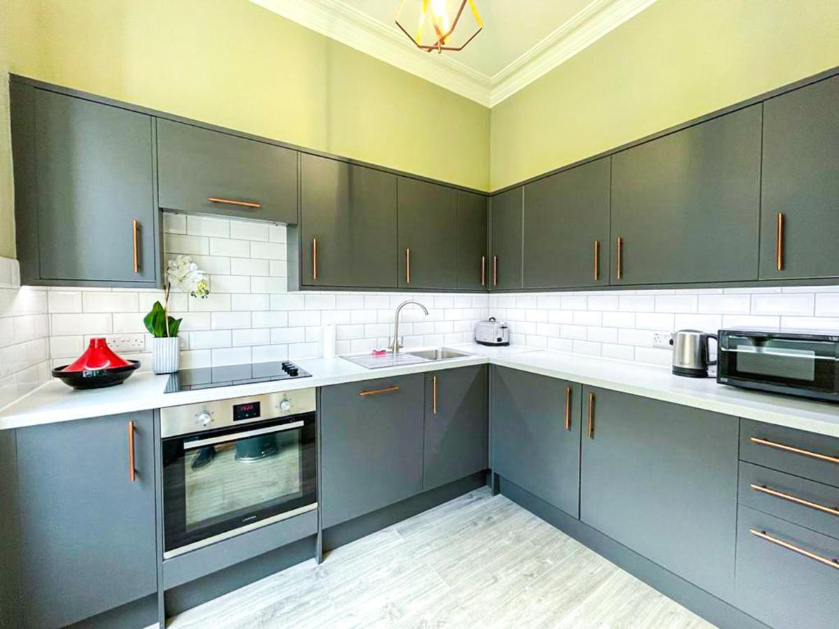 Desirable 2 Bed Near Castle Edinburgh