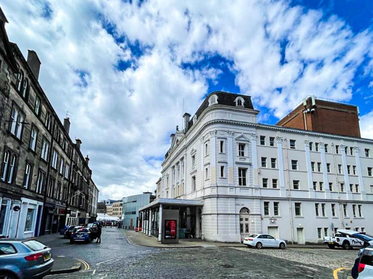 Desirable 2 Bed Near Castle Apartment *