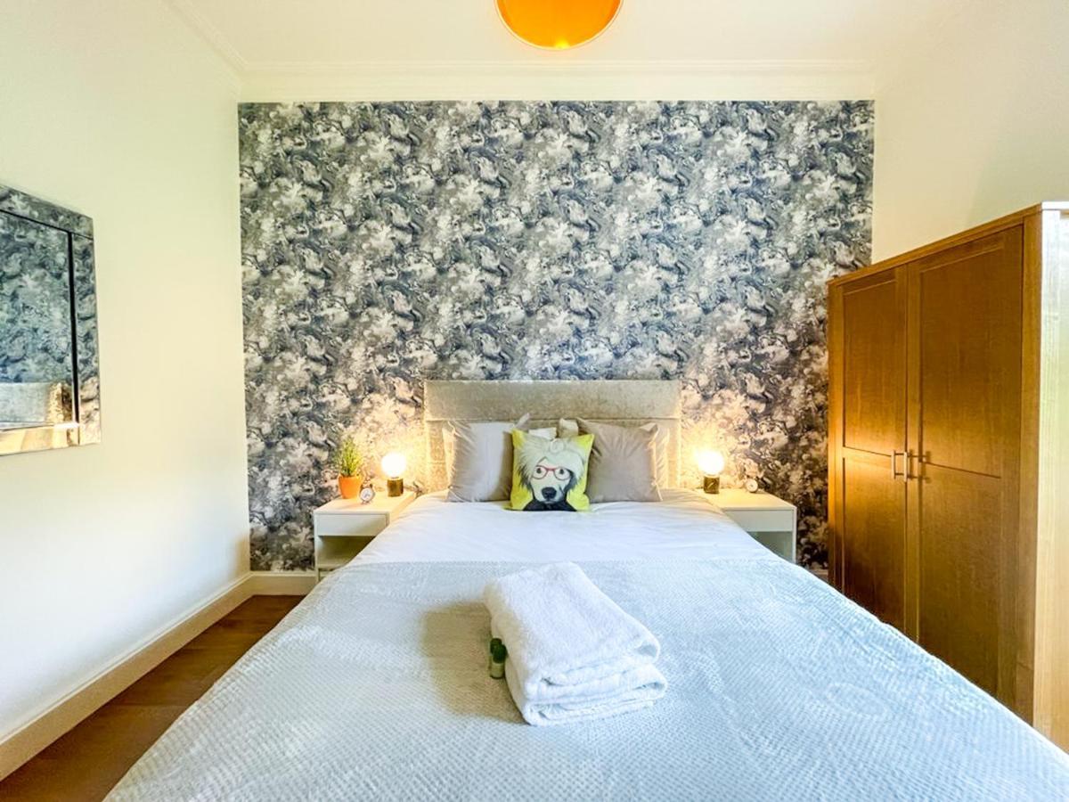 Desirable 2 Bed Near Castle