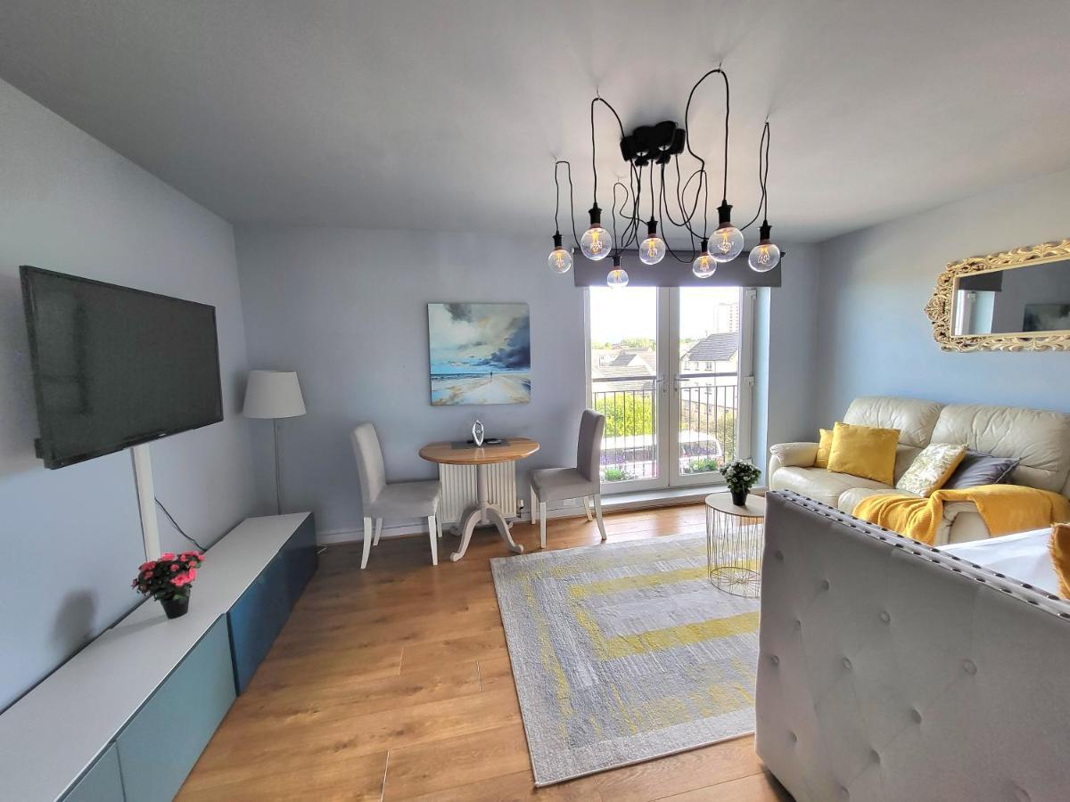4 Separate Beds, Sleeps 6, Beautiful 2 Bed Apartment EDI