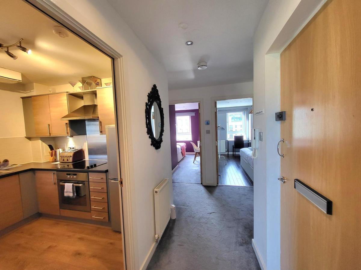 Apartment 4 Separate Beds, Sleeps 6, Beautiful 2 Bed EDI