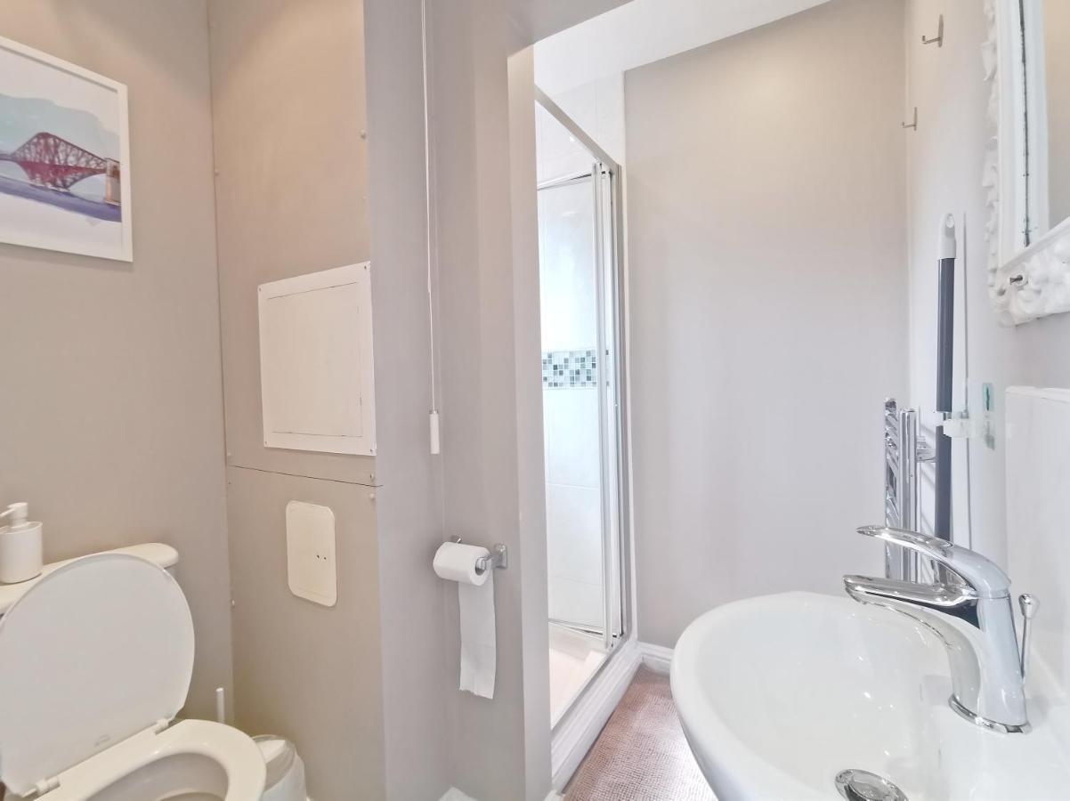 Homestay Modern And Spacious Double&king Bedrooms Both With Private Bathrooms Edinburgh