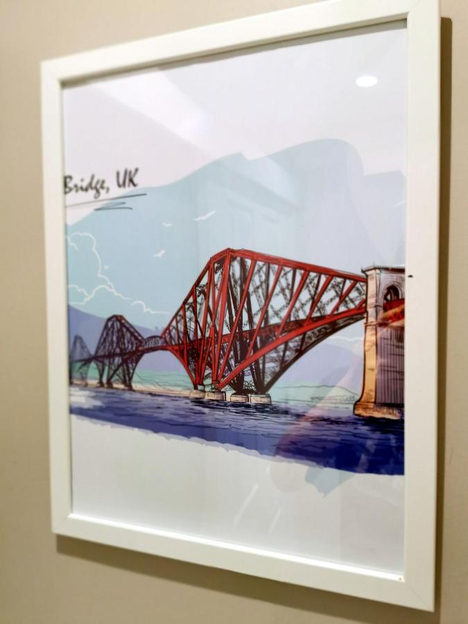 Modern And Spacious Double&king Bedrooms Both With Private Bathrooms * Edinburgh