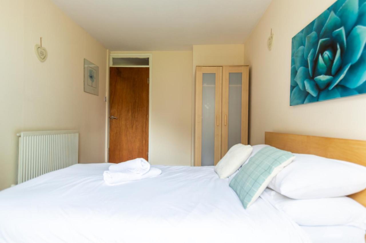 Apartment Edinburgh City Centre Aishia/Sakina Apartment *