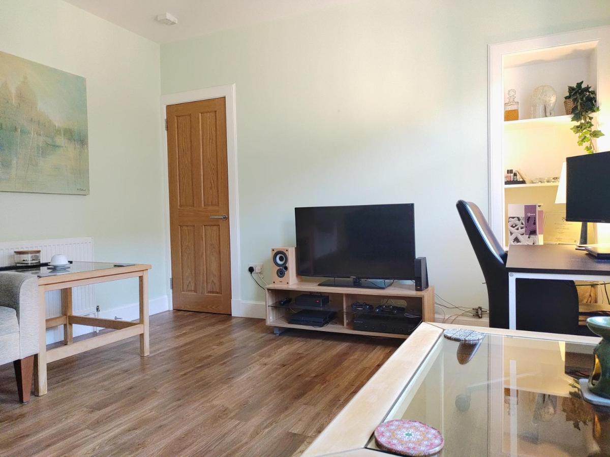 The Amazing Iona Street - 2 Bedroom Free Parking Apartment Edinburgh
