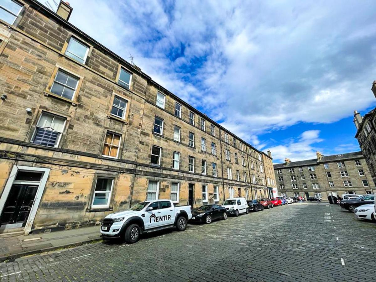 Desirable 2 Bed Near Castle Apartment