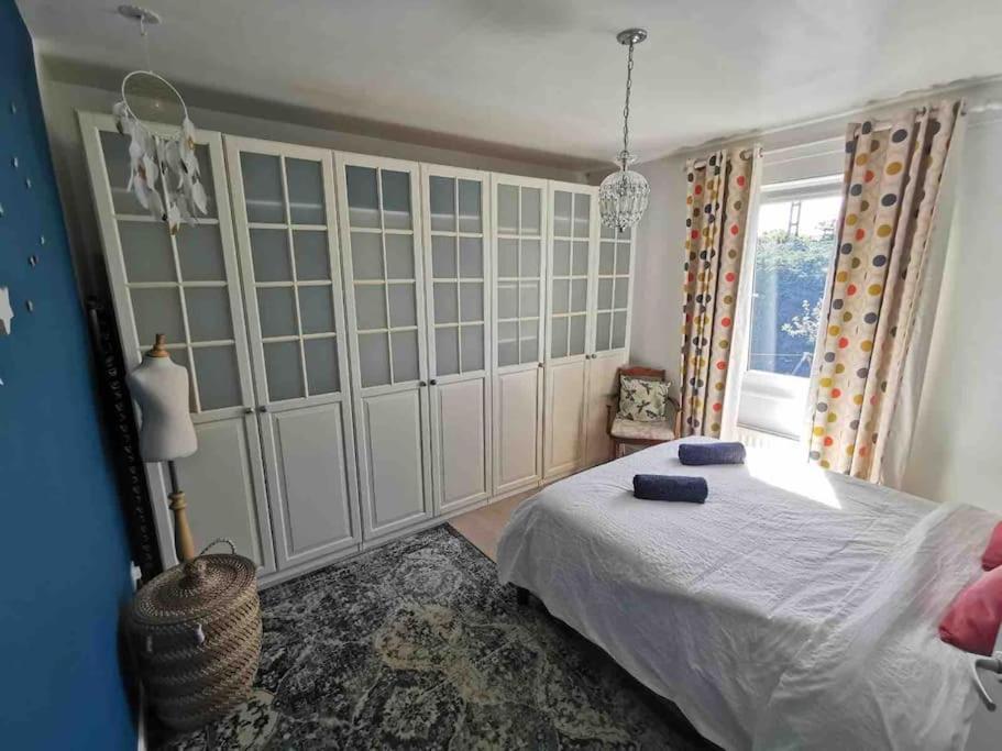 3 Bedroom Well Connected Family Free Parking Holiday home *