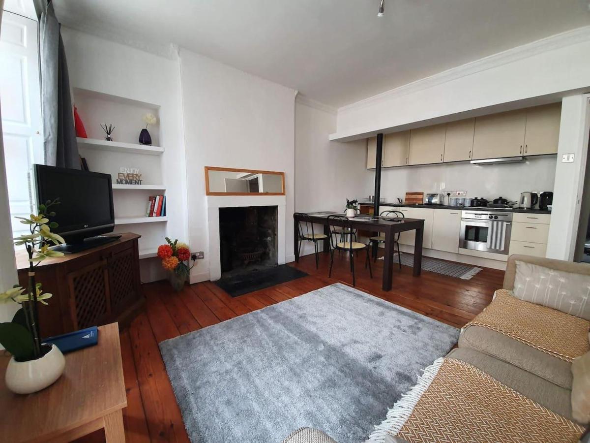 Lovely 2 Bedroom Flat In The Heart Of The * Edinburgh