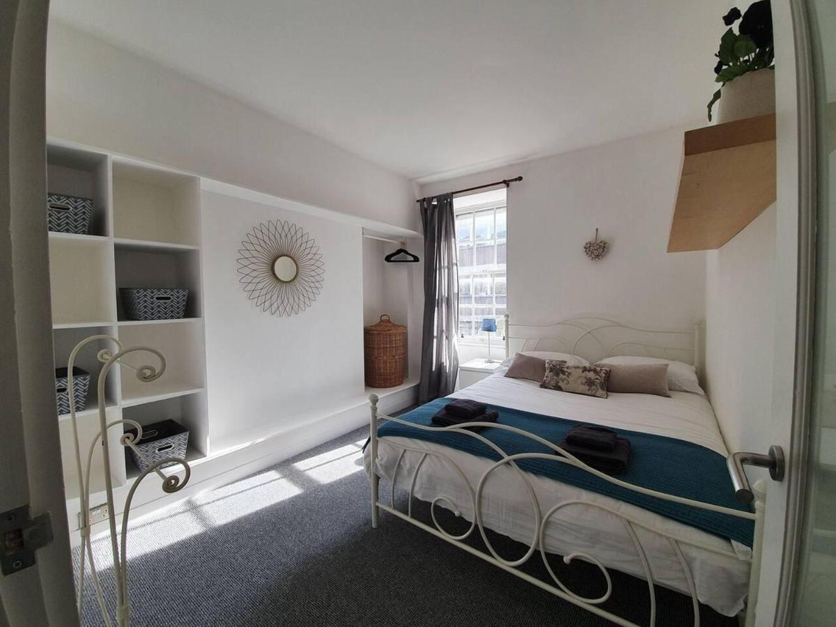 Lovely 2 Bedroom Flat In The Heart Of The * Edinburgh