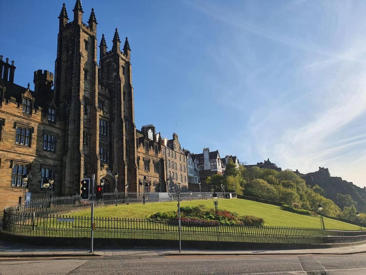 Lovely 2 Bedroom Flat In The Heart Of The Apartment