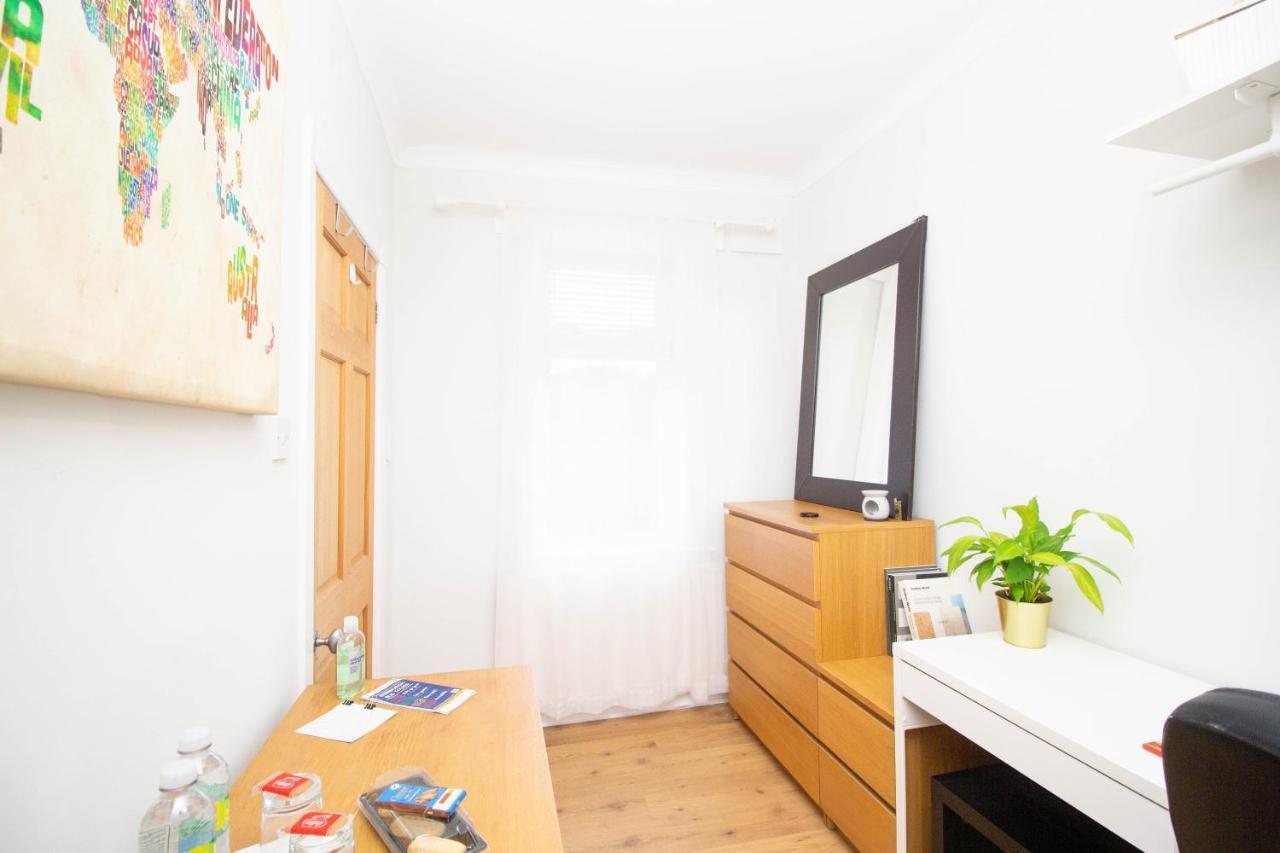 Homestay Lele's Flat - 15 Minutes To Airport & Centre