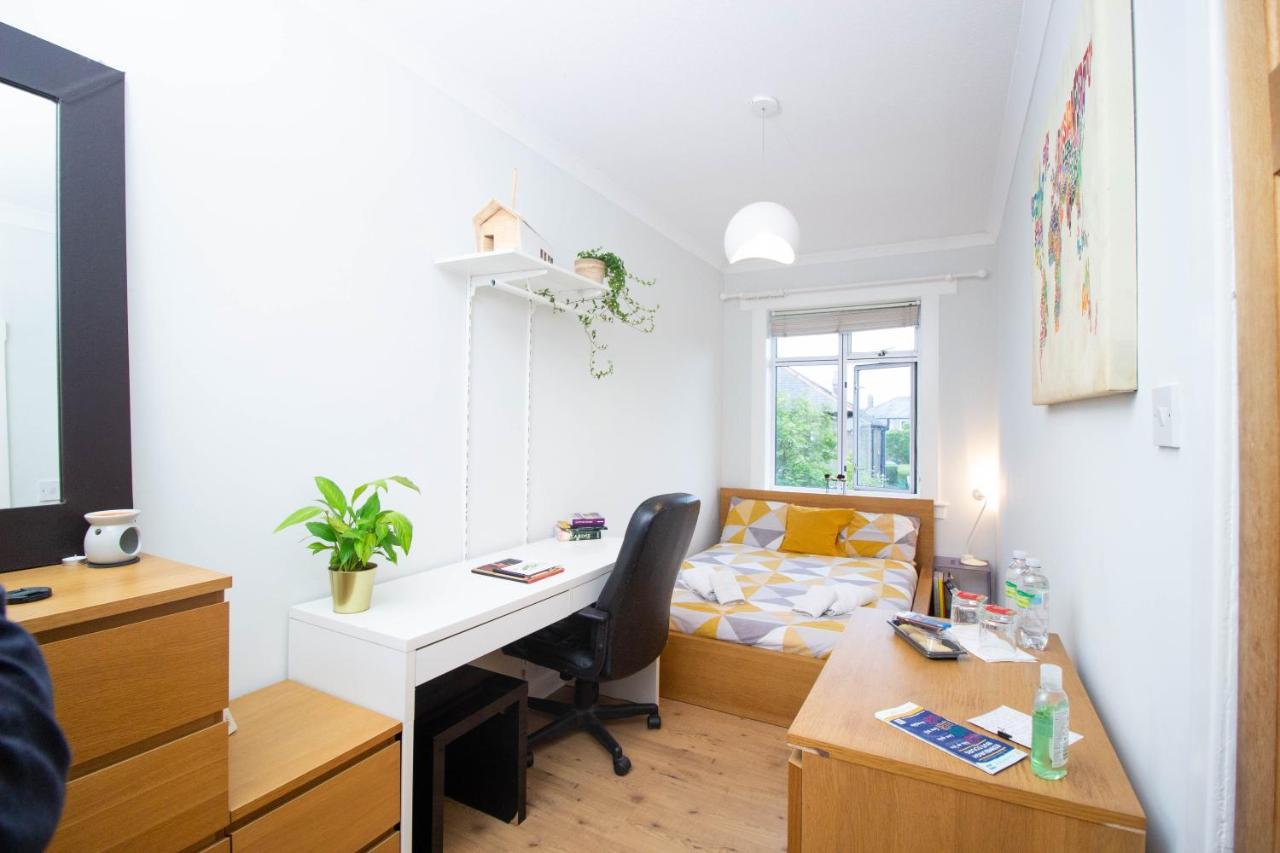 Homestay Lele's Flat - 15 Minutes To Airport & Centre *