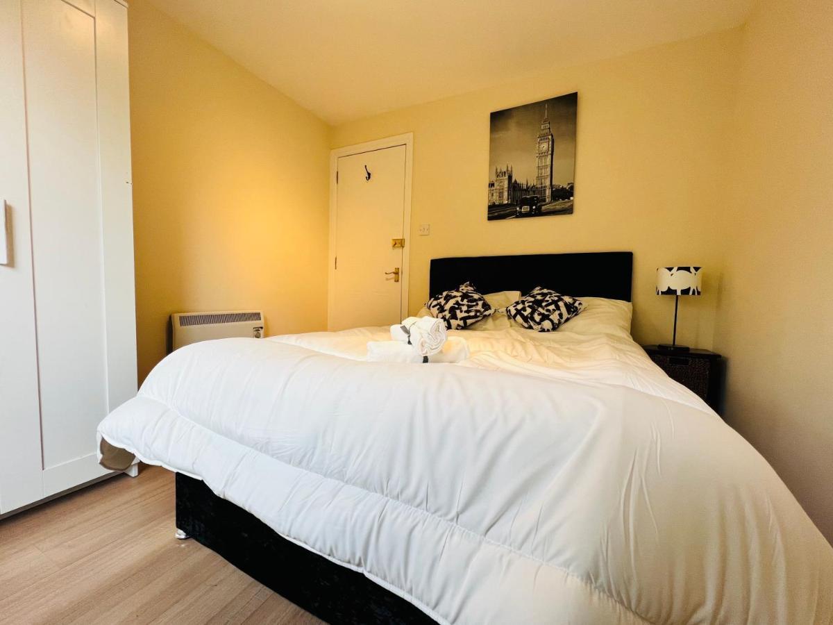Peaceful 2 Bedroom Flat With Free Parking Apartment